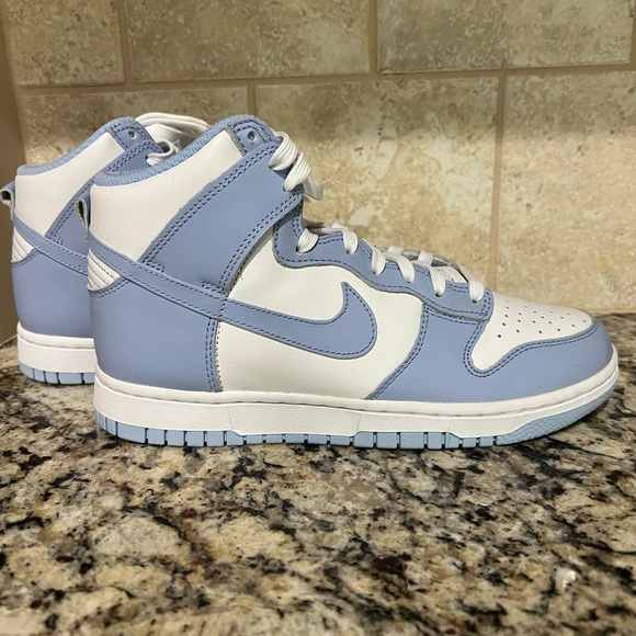Women’s Nike Dunks new without box - Picture 3 of 4